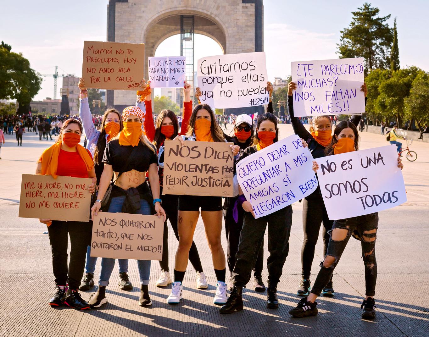 Women in Mexico City  joined the 25th of November demonstration raising awareness towards the elimination of violence against women and girls. Photo: UN Women/Dzilam Méndez